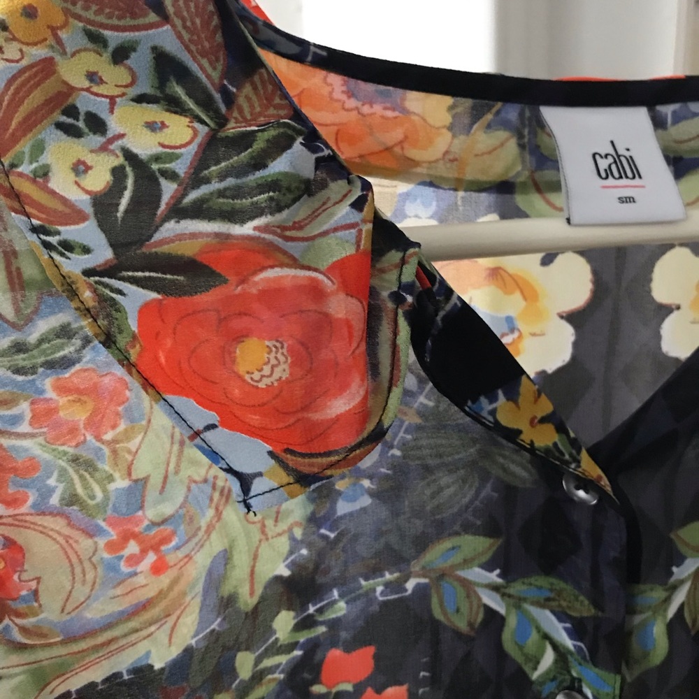 Intricate pattern blouse - Picture 5 of 6
